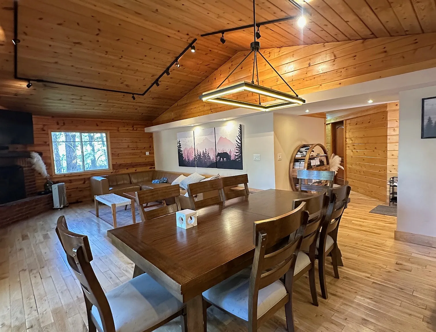 4 bed, 2012 sqft, $3,100 — Photo 2
