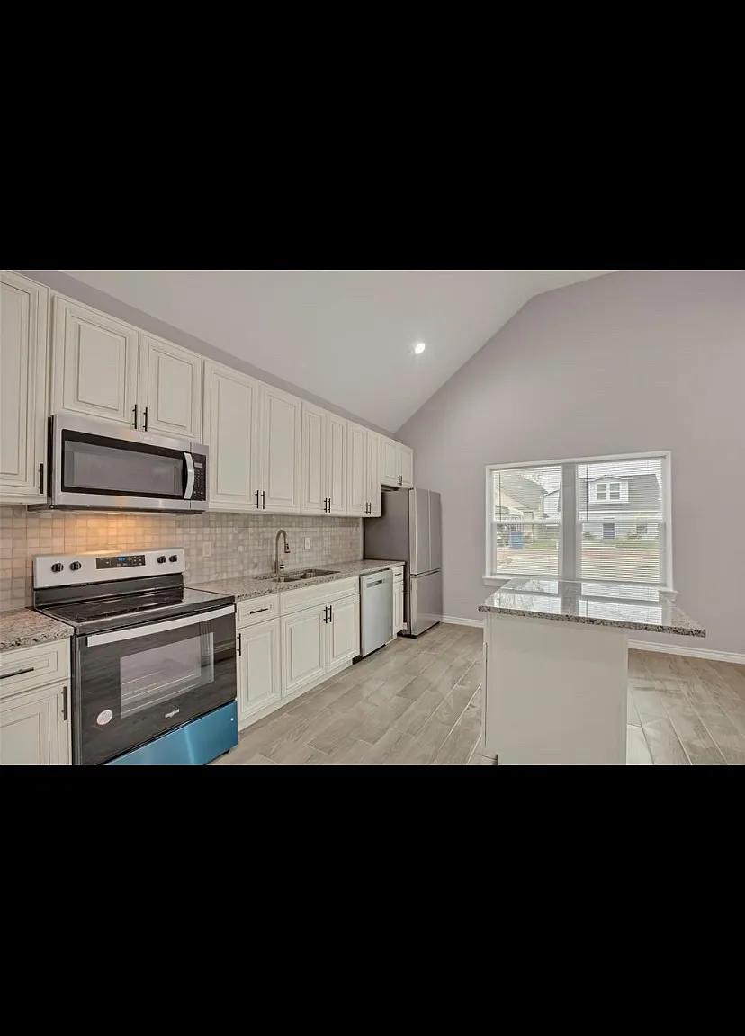 3 bed, 1000 sqft, $1,500 — Photo 3
