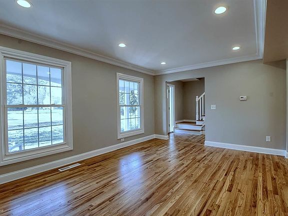 5th image of 6909 Lee Crest Dr