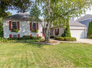 2069 Spring Green Dr, Wheaton, IL 60189