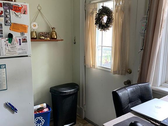 3rd image of 917 Starkweather Ave #1