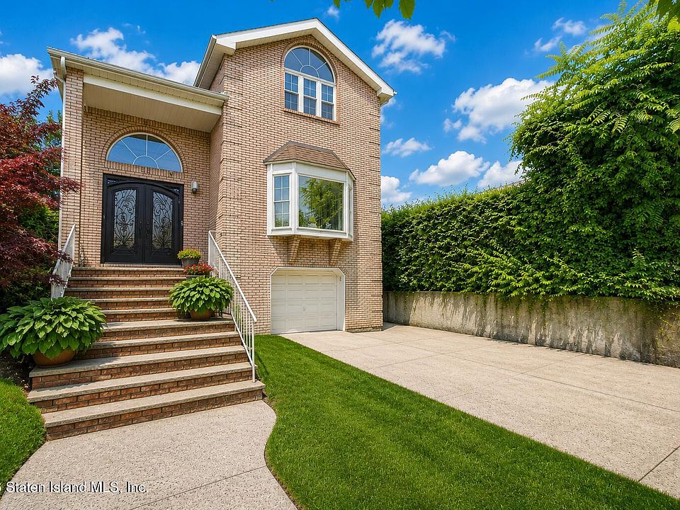 1st image of 52 Ridgewood Ave