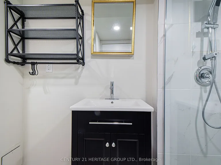 114 Elizabeth Grv — Photo 12