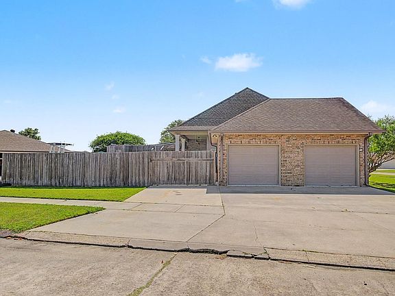 5th image of 210 Chantilly Dr
