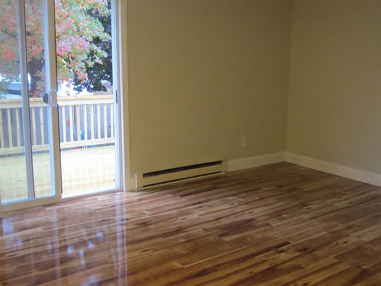 901 Mammoth Rd #6 — Photo 7