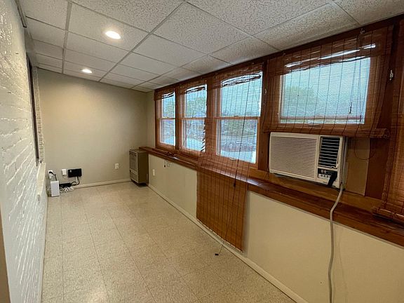 4th image of 200 Jericho Tpke APT 2