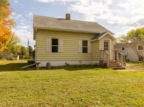 302 6th St NW, Little Falls, MN 56345