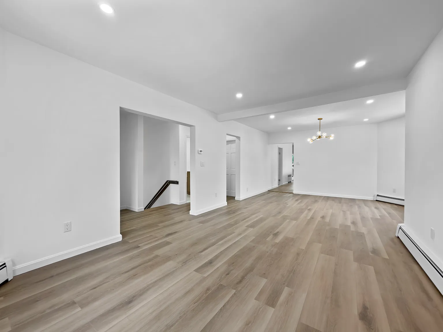 3 bed, 1.5 bath, 1411 sqft, $4,000 — Photo 2