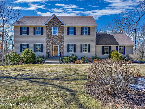 3rd image of 102 Woodland Dr