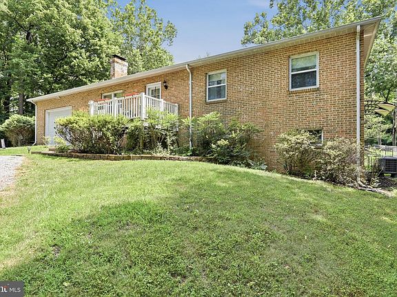 5th image of 225 Mountain View Dr