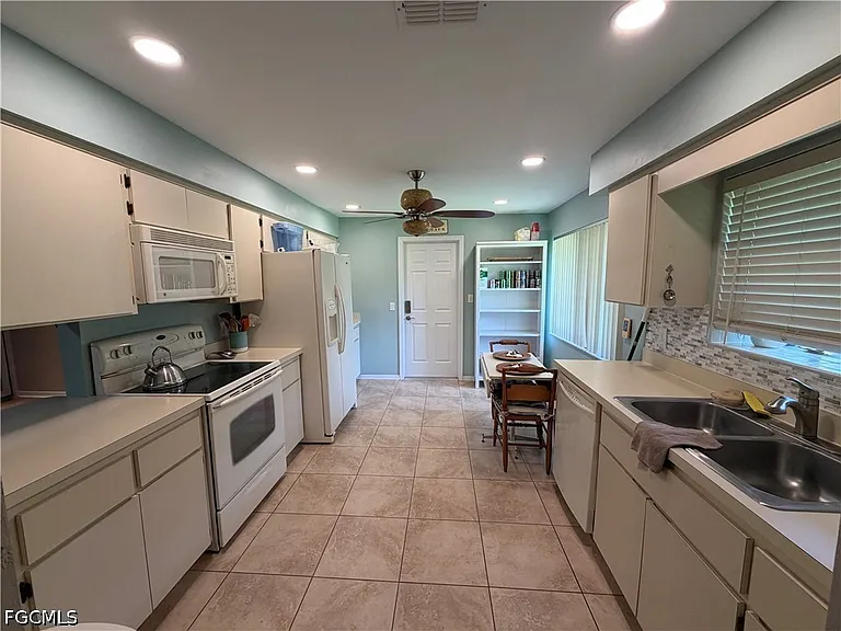5883 Sand Oak Dr — Photo 6
