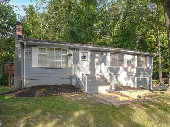 8421 Sailboat Ln, Lusby, MD 20657