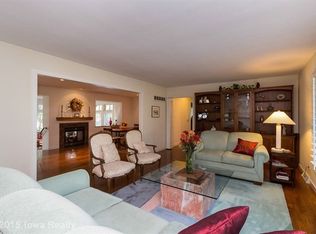 6826 Del Matro Ave, Windsor Heights, IA 50324