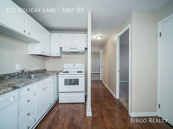 3rd image of 121 Holiday Ln APT B5