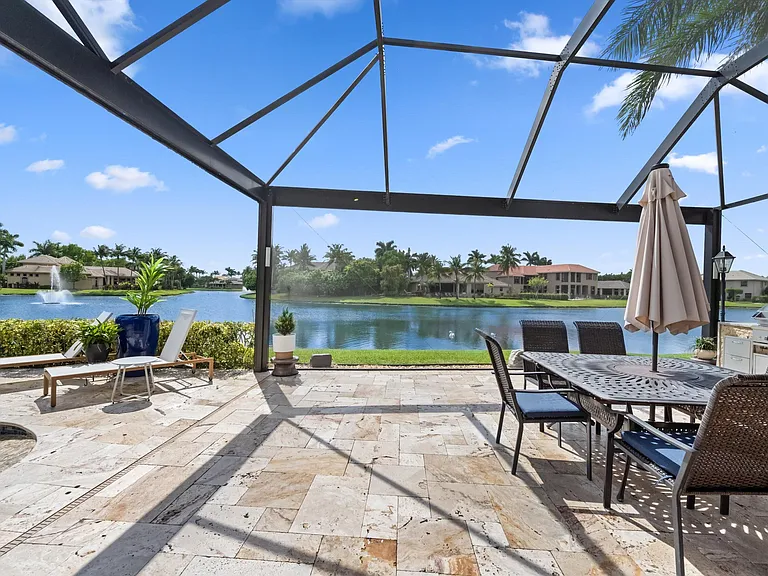 10771 Versailles Blvd — Photo 39