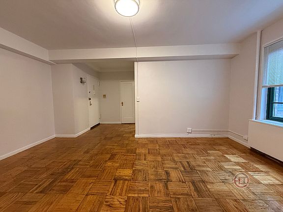 4th image of 1604 Metropolitan Ave APT 1E