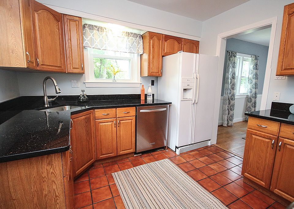 2nd image of 1511 Sharon Dr