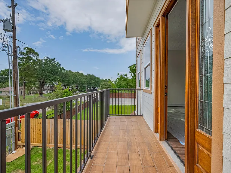 2206 Hoskins Dr — Photo 15