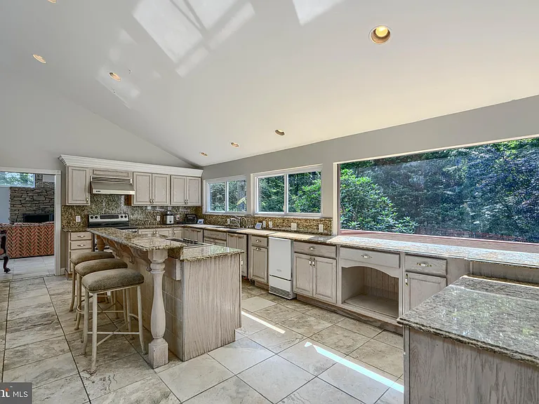 2101 Tufton Ave — Photo 21