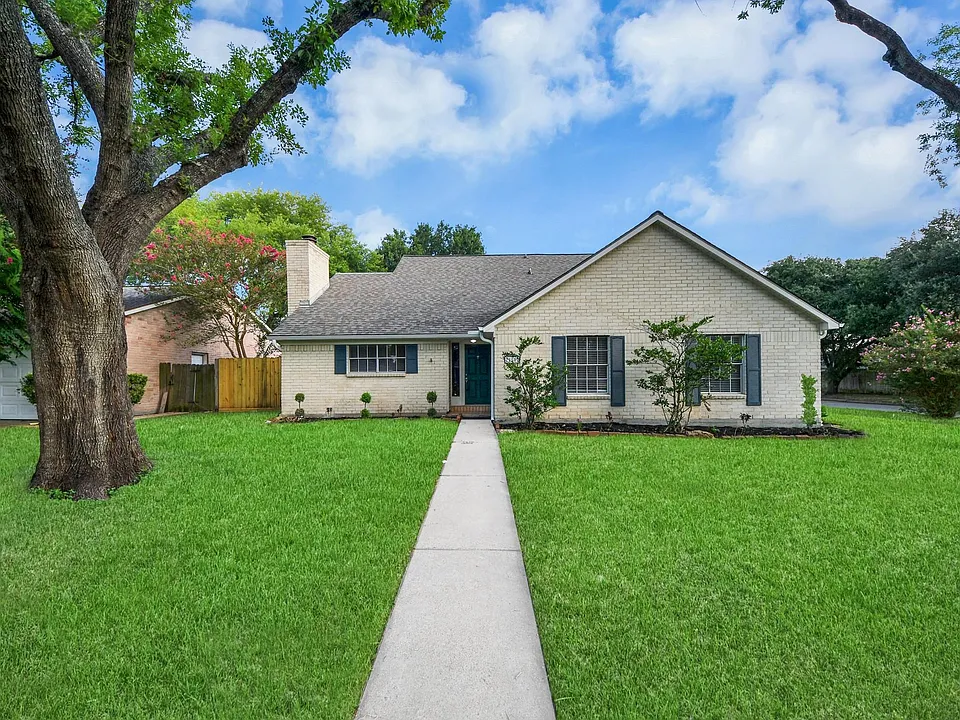 22502 Deville Dr