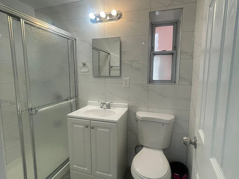 2320 Young Ave #2 — Photo 8
