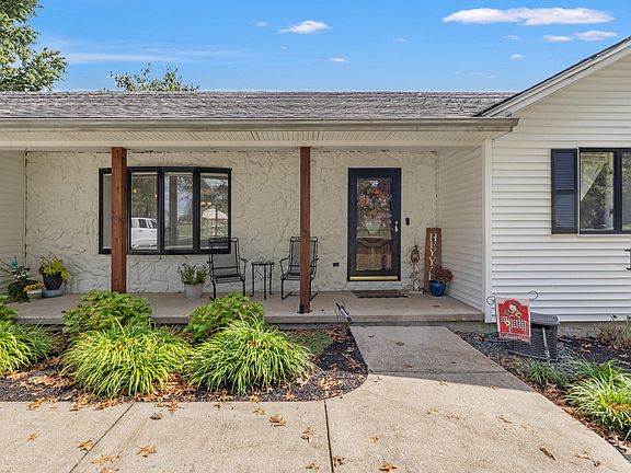 3rd image of 121 Lake Village Dr