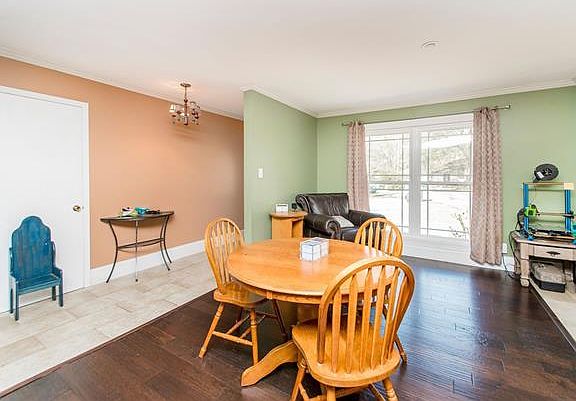 5th image of 121 Jackson Cir