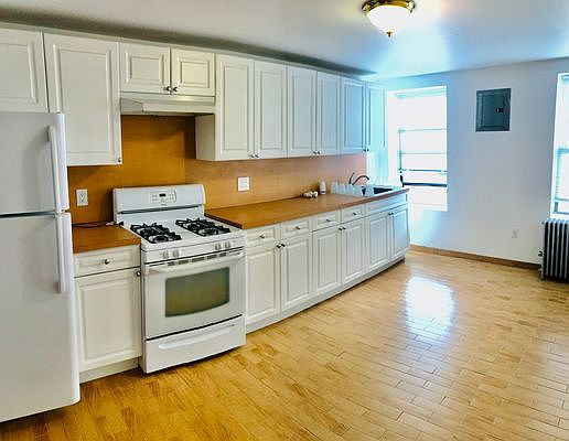 1st image of 480 Sackett St #3