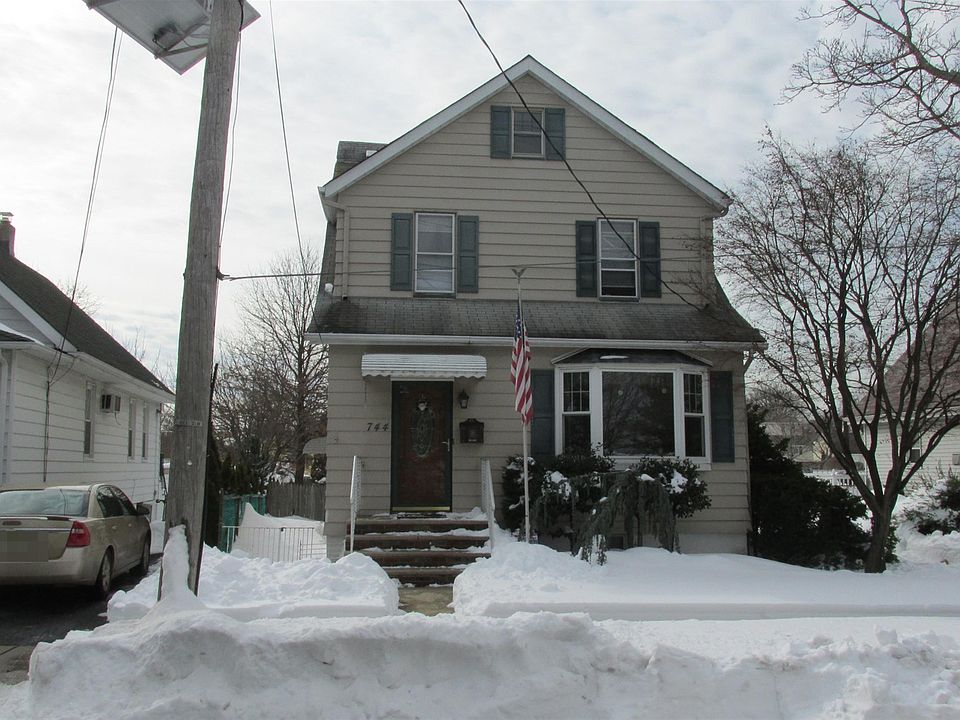 1st image of 744 Kingsland Ave