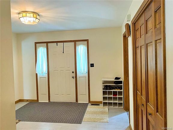 3rd image of 73 Plumwood Ct