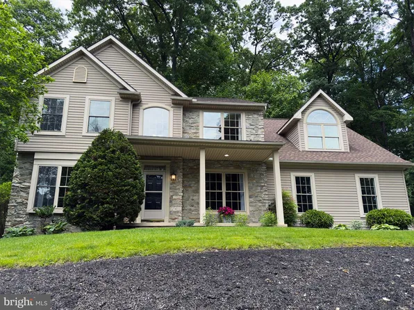 2760 Stevens Summit Dr, Columbia, PA 17512