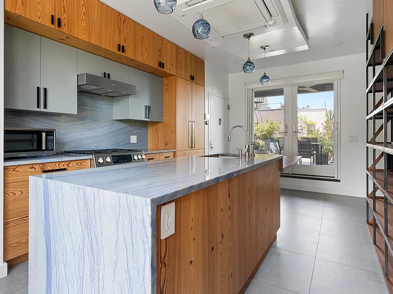 316 19th St #PENTHOUSE — Photo 8