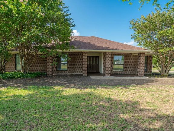 3rd image of 10 Kimberly Ln