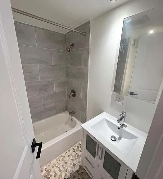 406 Sloan St — Photo 10
