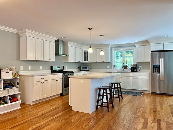 2nd image of 41 Rangeley Rd Unit 41