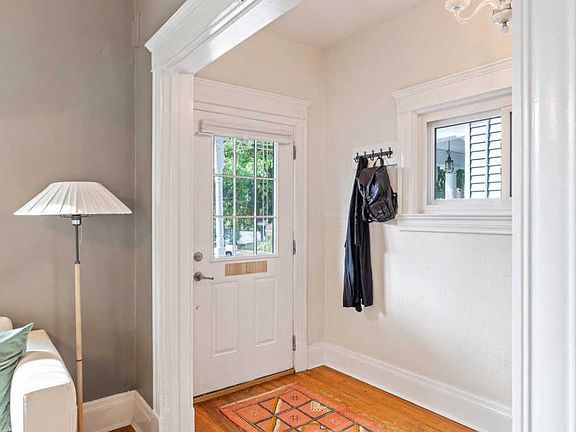 5th image of 2824 Astoria Ave