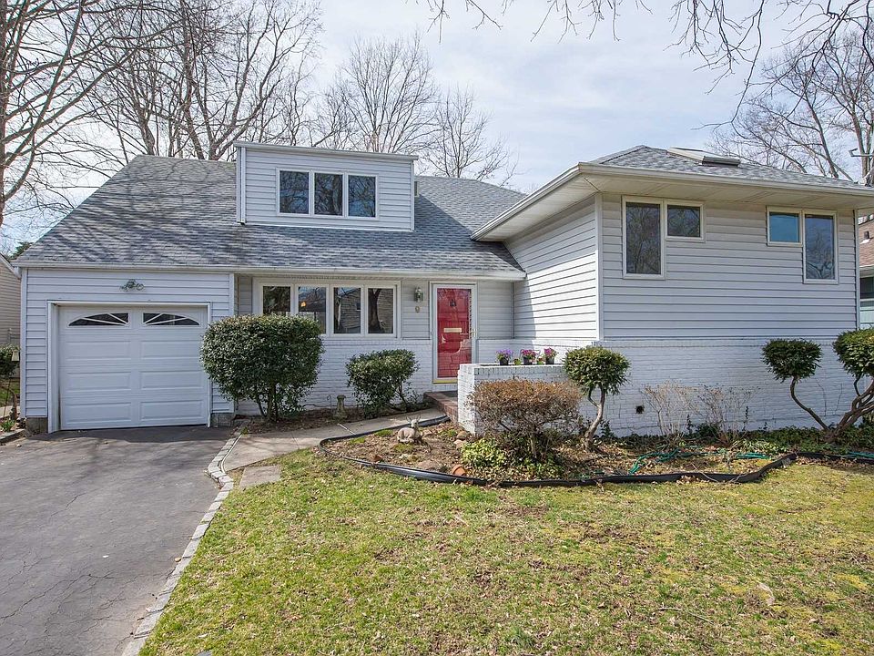 1st image of 9 Bengeyfield Dr