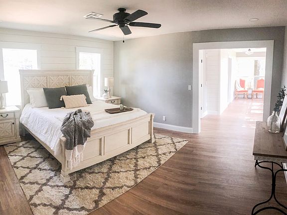3rd image of 1810 Mockingbird Ln