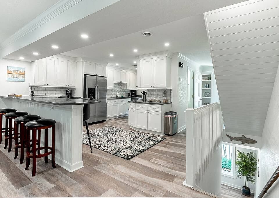 Beautiful open concept 2nd floor!!