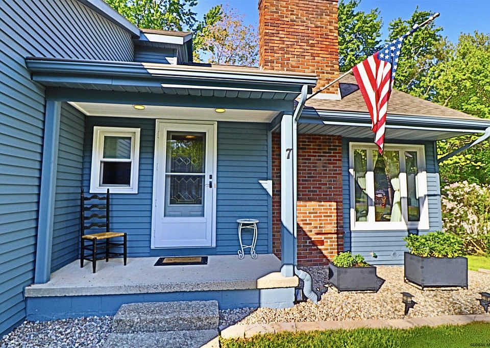 1st image of 7 Montgomery Way