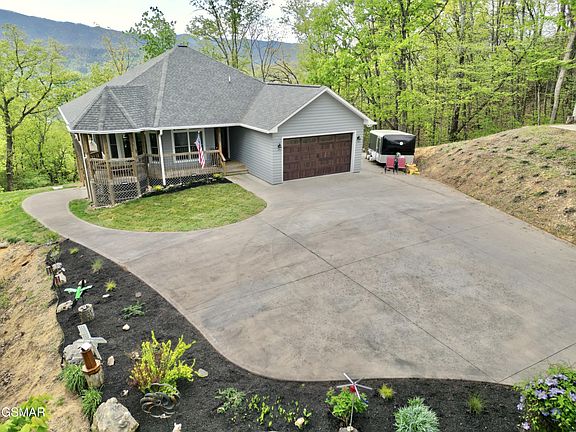 3rd image of 2932 Mockingbird Way