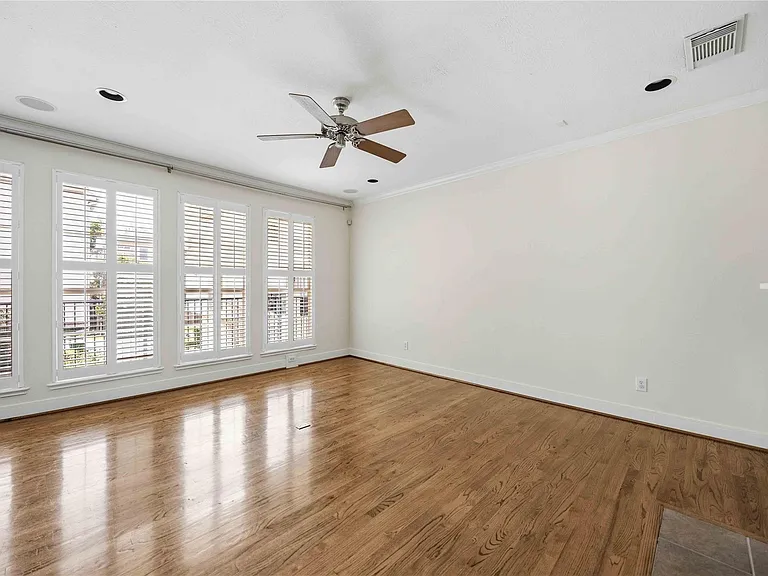 1306 Cohn St — Photo 9