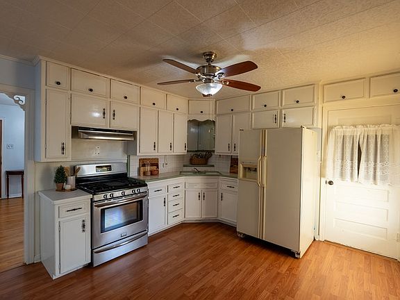 5th image of 626 E 15th St