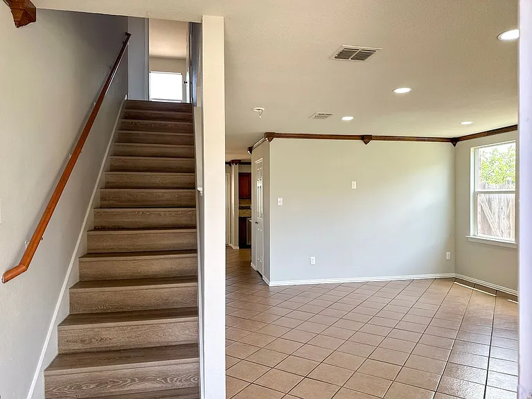 5049 Mosaic Dr — Photo 5