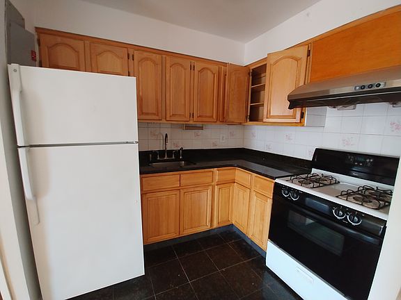 2nd image of 80 Bay 46 St #3