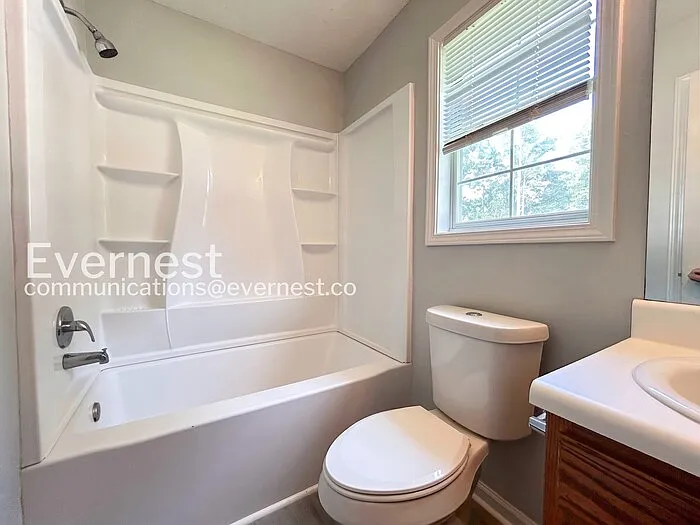 229 Hampton Dr — Photo 16