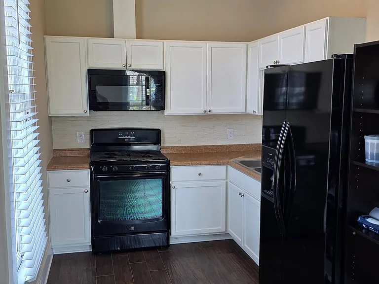 4510 Avenue R 1/2 — Photo 18