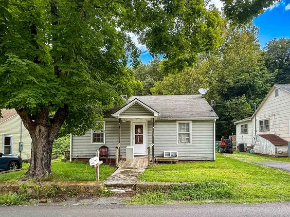 463 Poplar St, Narrows, VA 24124