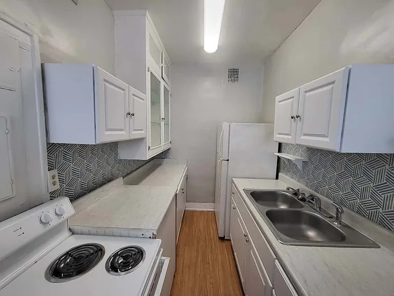 Amelia Apartments — Photo 30