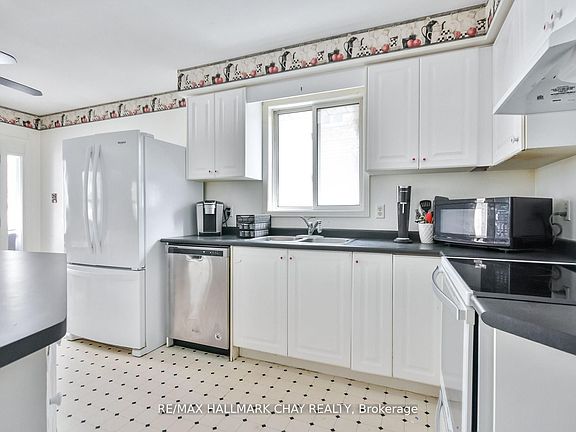4th image of 37 Loon Ave